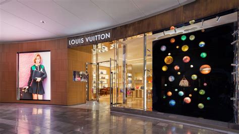 louis vuitton paramus state plaza.